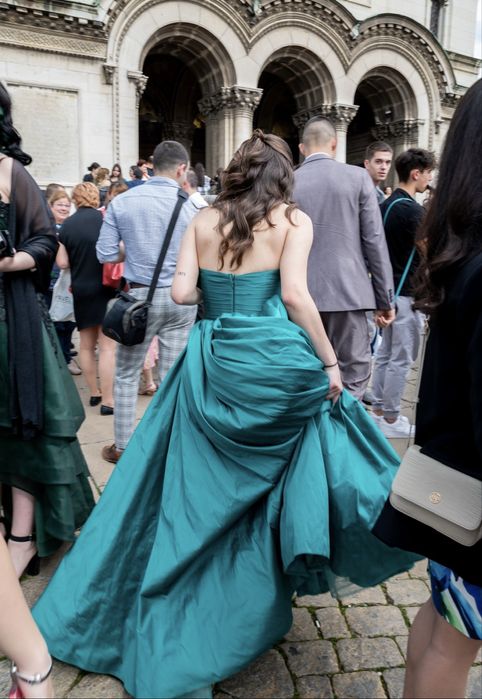 Абитуриентска рокля