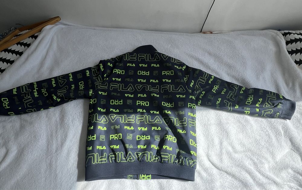 продам куртку Fila