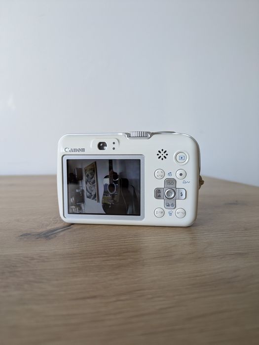 Canon PowerShot E1 - УНИКАЛНИ СНИМКИ Дигитален Фотоапарат в Отлично състояние