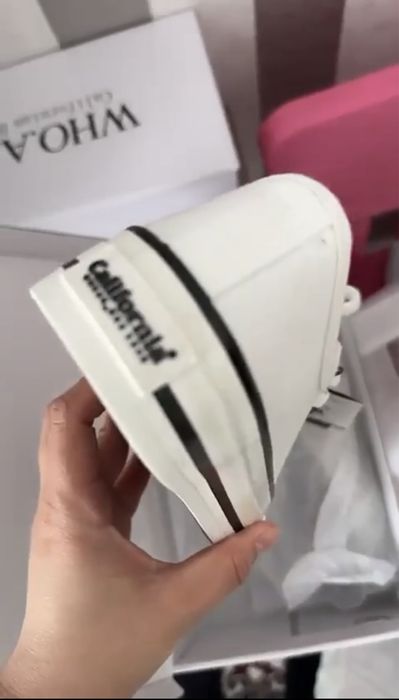 Кеды от бренда WHO.A.U.