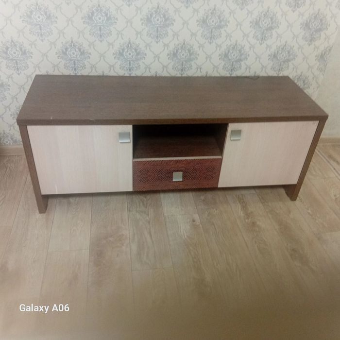 Продам тумбочку под тв