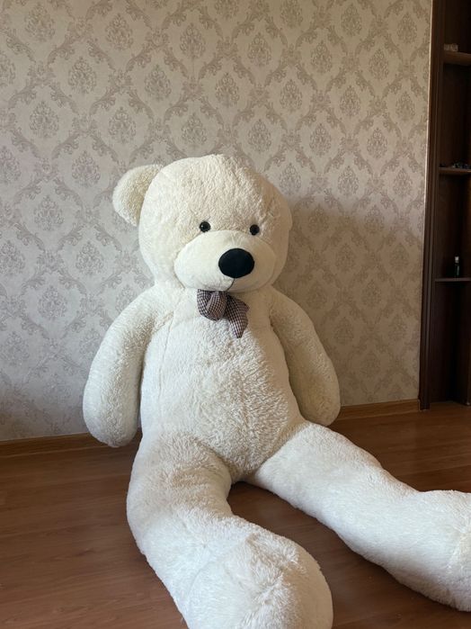 Двух метровая мишка