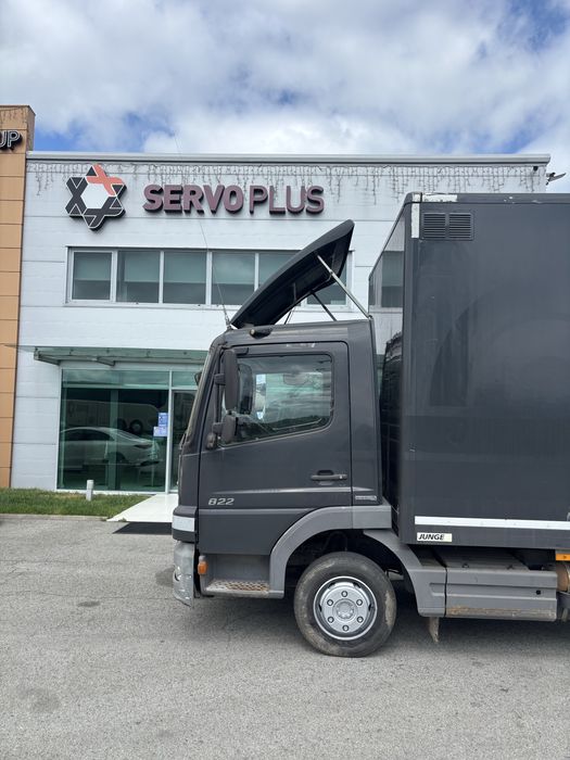 Mercedes Atego 822 cu lift hidraulic