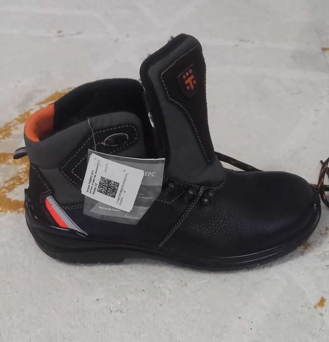 Продаю спец.обувь