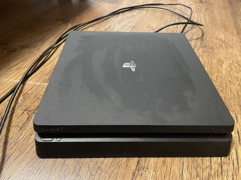 PlayStation 4 Slim 500GB + 2 контролера