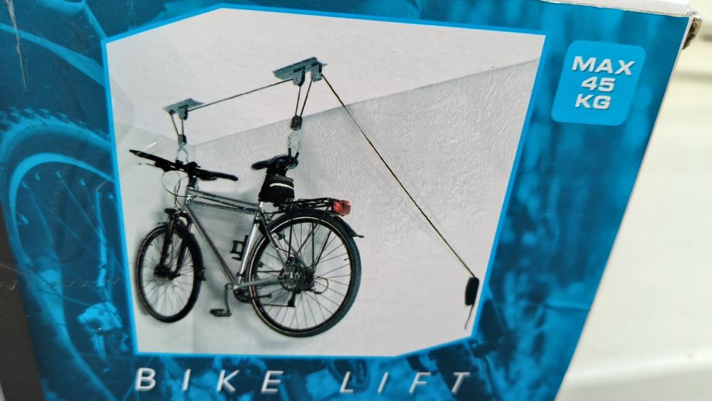 Suport suspendat ptr bicicleta, scară