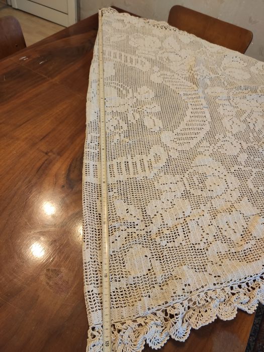 Елипсовидна плетена покривка.