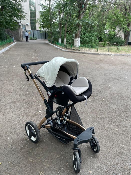 Продам коляску 3в1