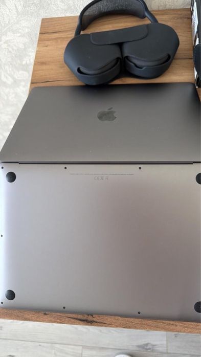 Продается Макбук Air 2020