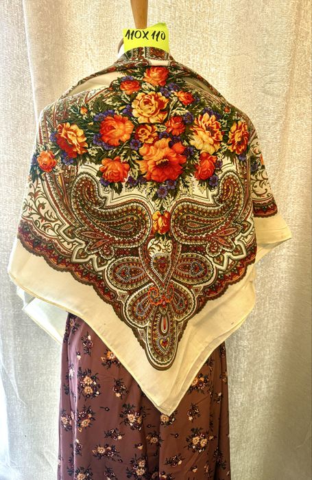 Batic traditional cu motive florale 110 cm