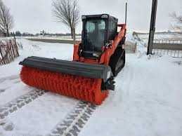 Чистка  снега техникой