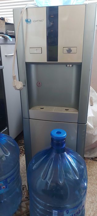 диспенсър с туби рециклиран