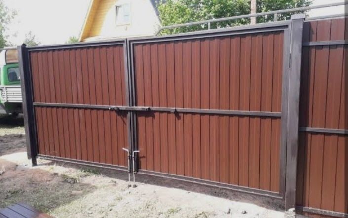 Ворота заборы парапет перила.