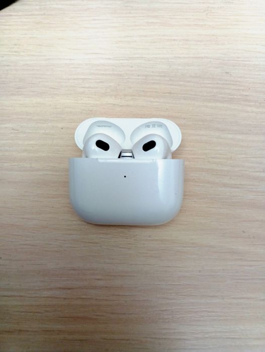 Продам AirPods 3