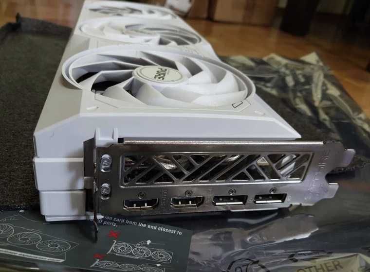 RX 7700 XT 12GB - Gigabyte Gaming OC, Sapphire Pure Gaming OC