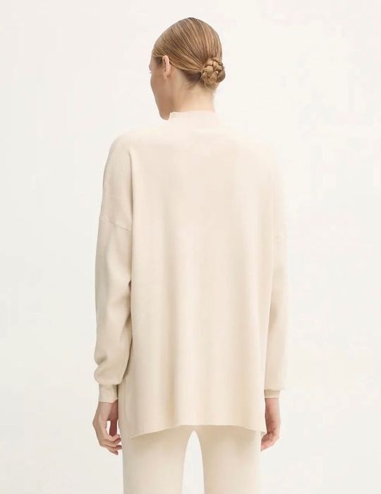 Пуловер от изчистен трикотаж