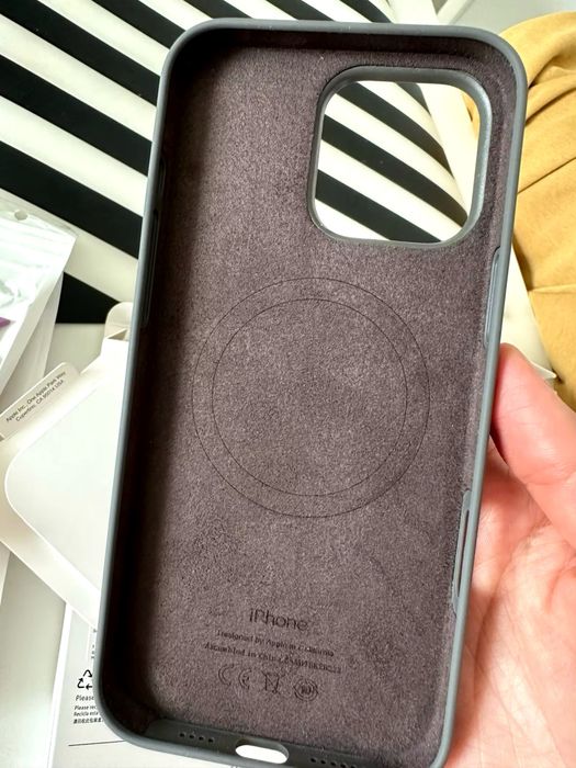 Apple кейс за iPhone 16 Pro/16 Pro Max Silicone Case с MagSafe