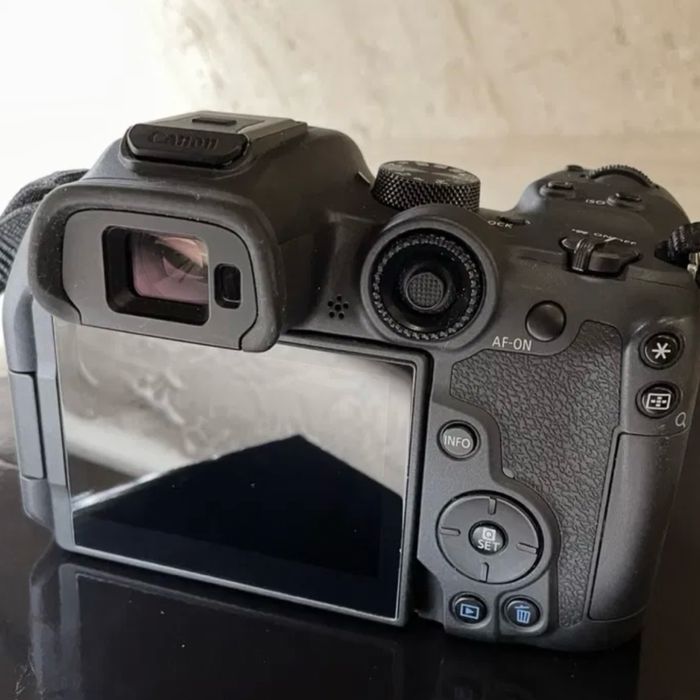 Фотоапарат Canon EOS R7