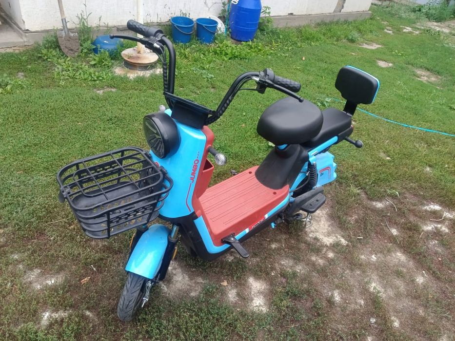 Электроскутер сатылады.