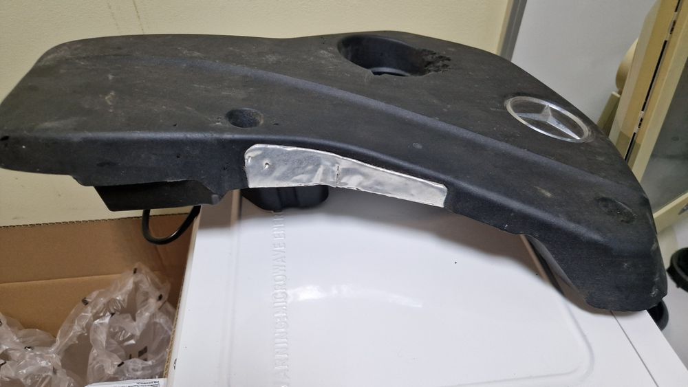 Кора над двигателя Мерцедес Вито,В-класа W447