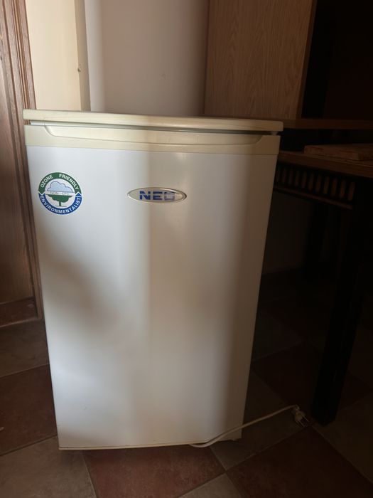 Хладилник с фризер NEO