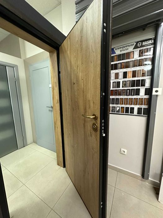 Входни врати - мостри намалени на 50%