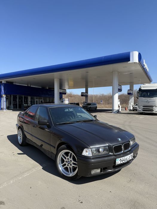 BMW 320 не бита не крашена