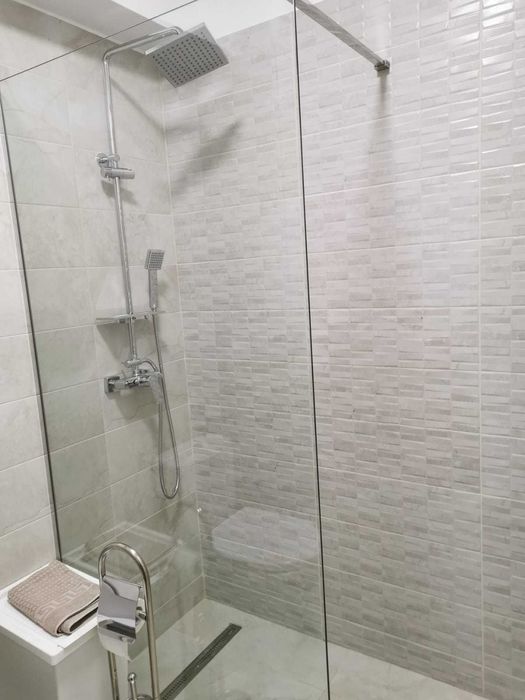 Închiriez apartament 2 camere (fond nou 2022) + loc parcare privat