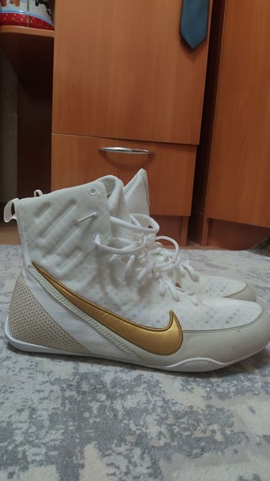 Nike machomai 3 золотистые