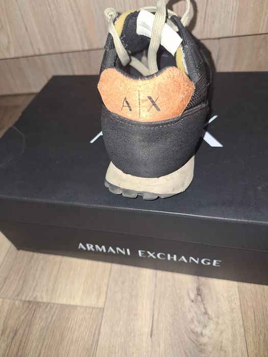 Продам  кроссовки Armani Exchange