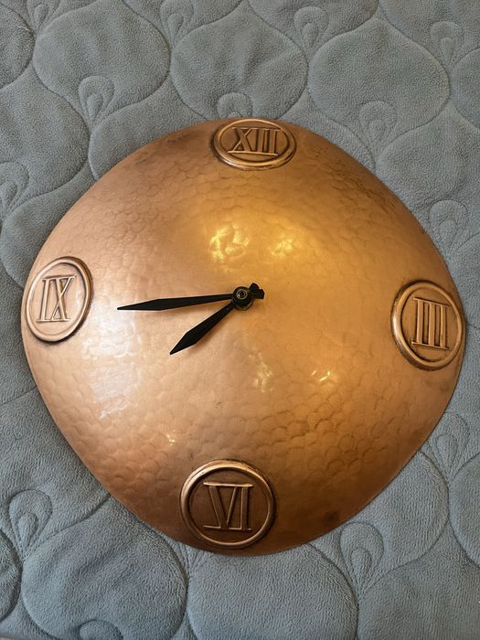 Ceas realizat din cupru