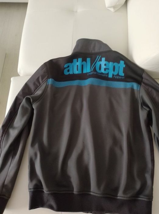 Vând haina sport, fashion,de la New Yorker,că și nouă.marimea L.