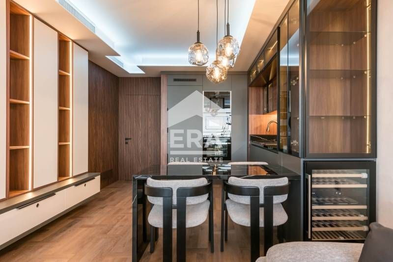 Тристаен, луксозно обзаведен апартамент за продажба, в нов жилищен ком