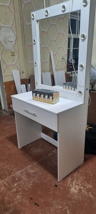 Зеркало с лампами В НАЛИЧИИ