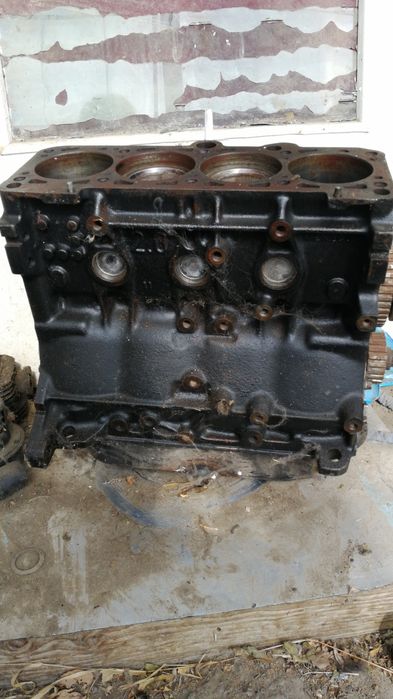 Двигатель 2 Е. Объём 2 литра