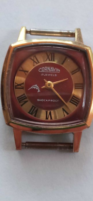 Продавам механичен дамски часовник