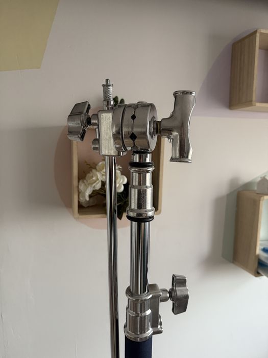 C-stand: stativ lumini