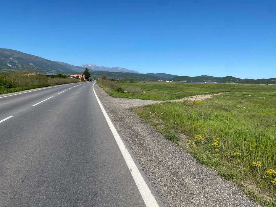 ИМОТ 6,100 дка, с лице на главен път, село Марино поле