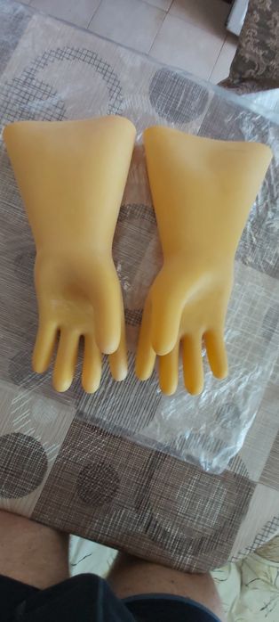 Диелектрични боти и ръкавици  до 20 кВКВ