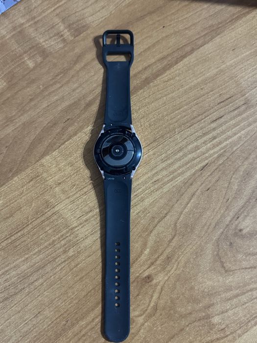 Продам смарт часы Galaxy Watch 4