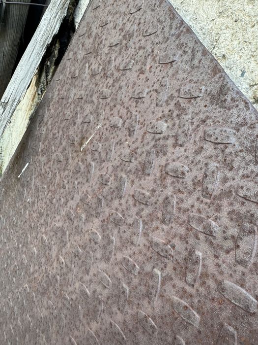 листы металлические рифленые