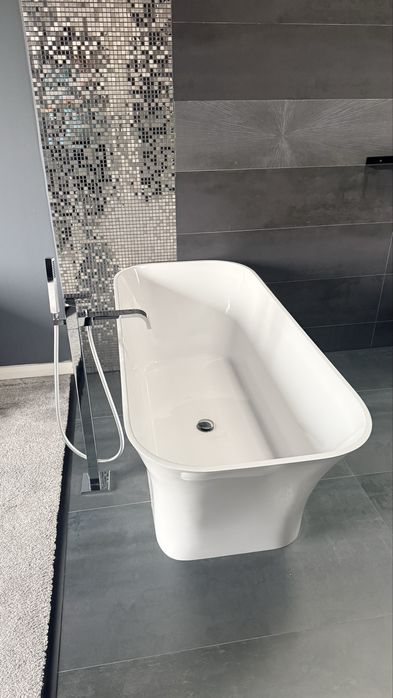 Cada cu baterie inalta si chiuvete inalte cu baterii