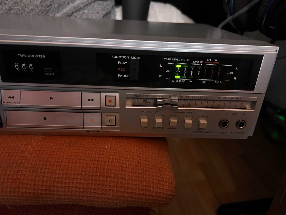 Vând deck Akai CS-M02, în stare bună de funcționare+deck Sony Nou