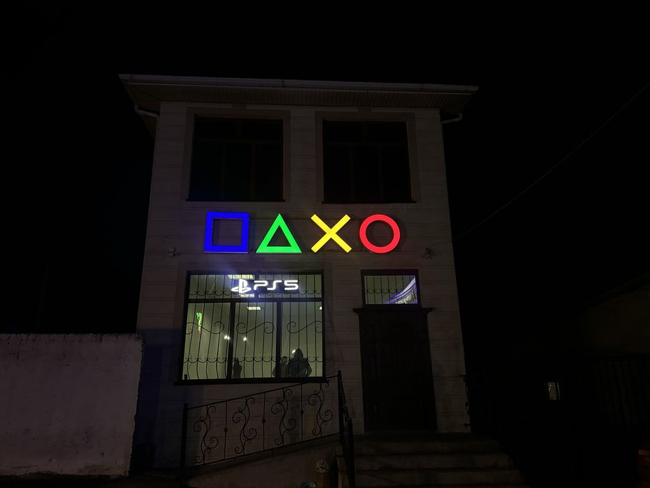 Вывеска PS5 для клуба