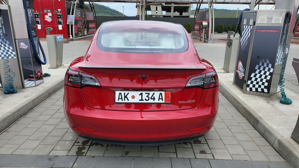 Tesla model 3 performance