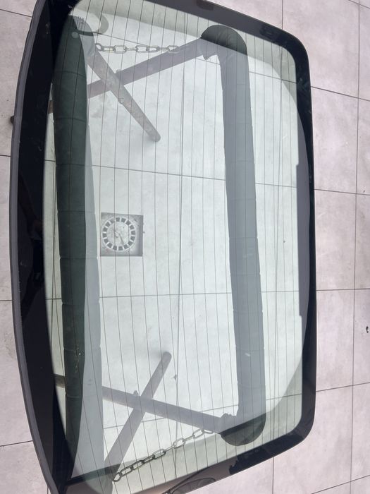 Orqa lobovoy oyna Hongqi EQM5 uchun