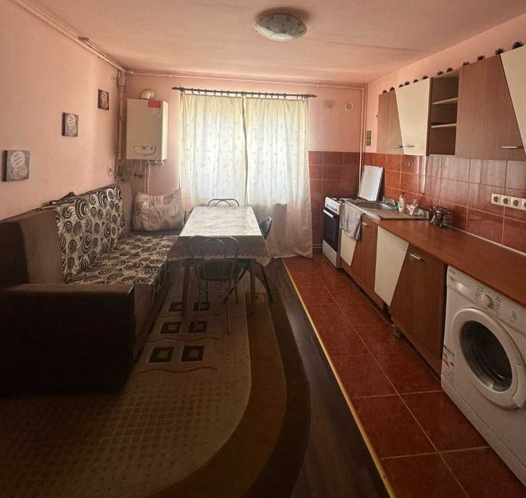 Inchiriez apartament decomandat doua camere Str.Henri Coanda