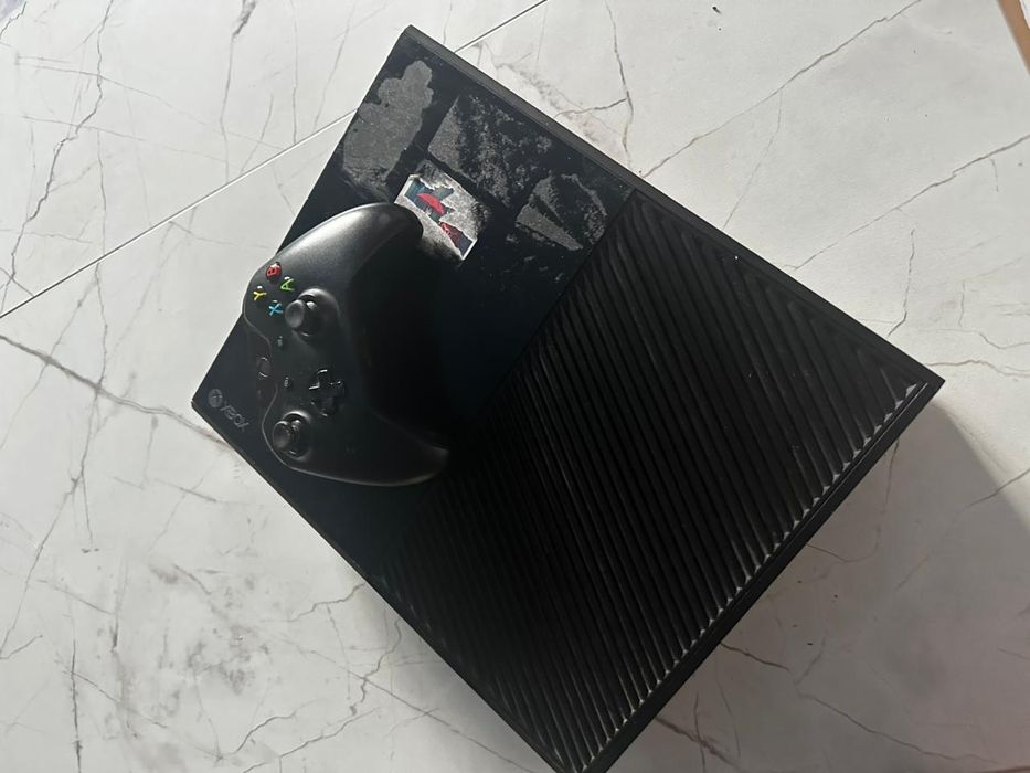 Xbox one 512 gb 1Джостик