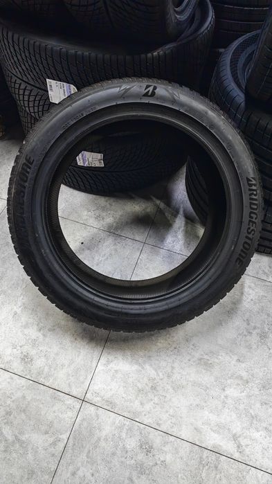 Bridgestone blizzak LM 005 зимняя резина от Польше 2 шт