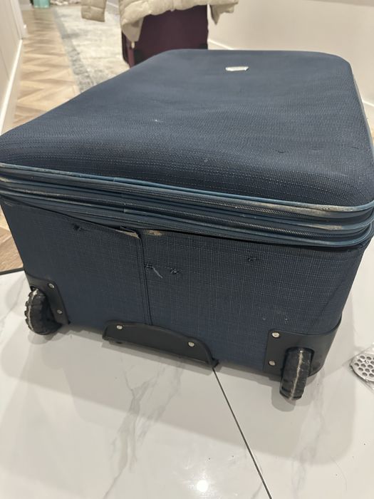 Продается большой чемодан